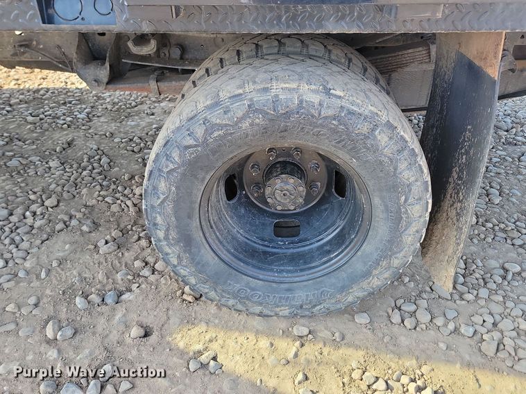 image for item JW9591 2006 Ford F350 Super Duty XLT  SuperCab flatbed pickup truck