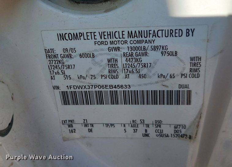 image for item JW9591 2006 Ford F350 Super Duty XLT  SuperCab flatbed pickup truck