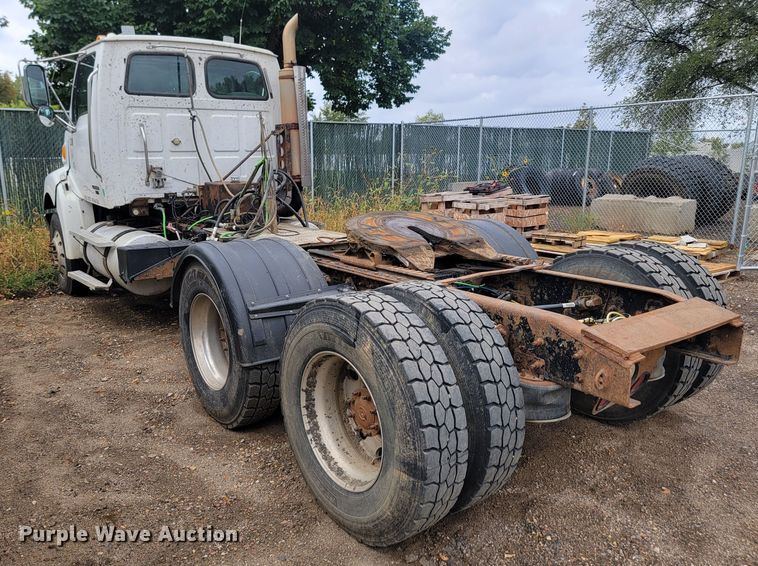 image for item JW9612 2005 Sterling LT9500  semi truck