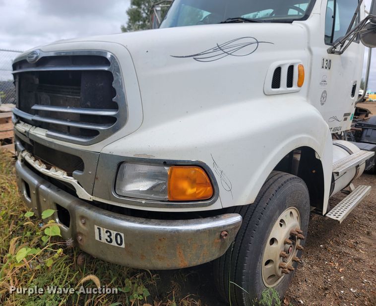 image for item JW9612 2005 Sterling LT9500  semi truck