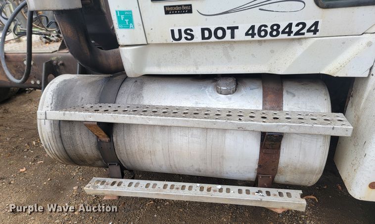 image for item JW9612 2005 Sterling LT9500  semi truck