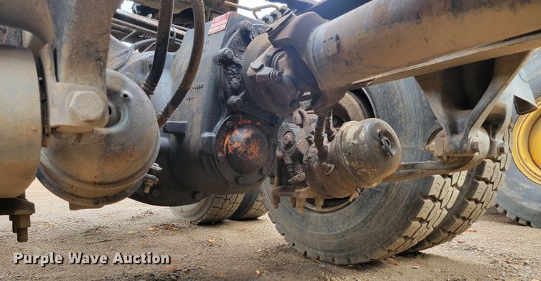 image for item JW9612 2005 Sterling LT9500  semi truck