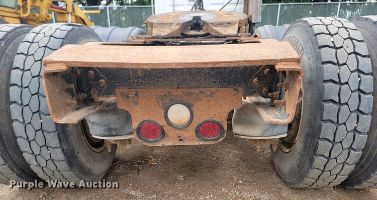 image for item JW9612 2005 Sterling LT9500  semi truck