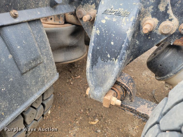 image for item JW9612 2005 Sterling LT9500  semi truck