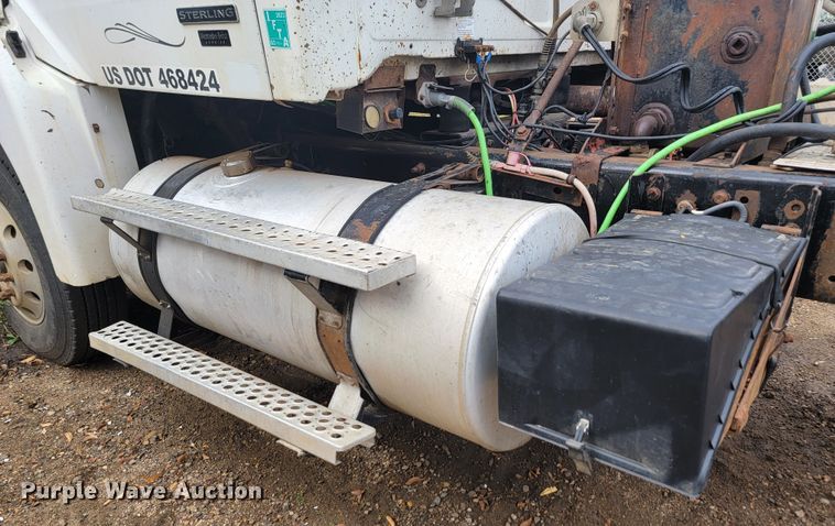 image for item JW9612 2005 Sterling LT9500  semi truck