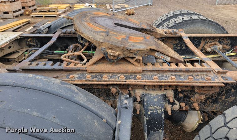 image for item JW9612 2005 Sterling LT9500  semi truck