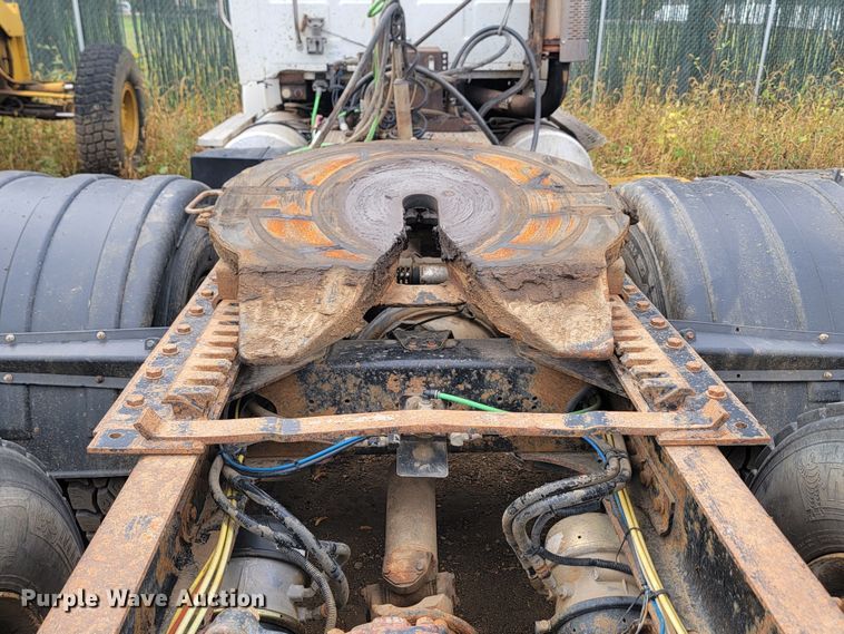 image for item JW9612 2005 Sterling LT9500  semi truck