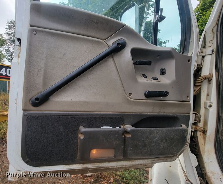 image for item JW9612 2005 Sterling LT9500  semi truck