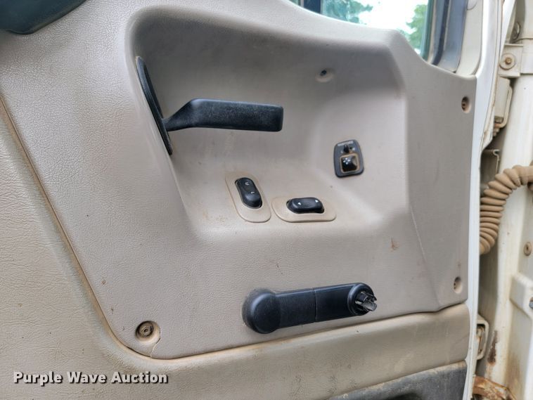 image for item JW9612 2005 Sterling LT9500  semi truck