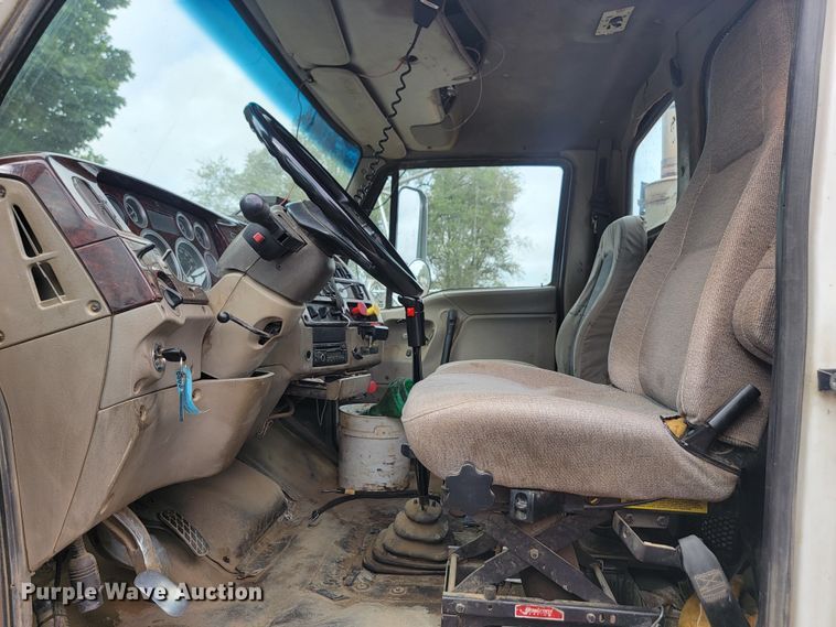 image for item JW9612 2005 Sterling LT9500  semi truck