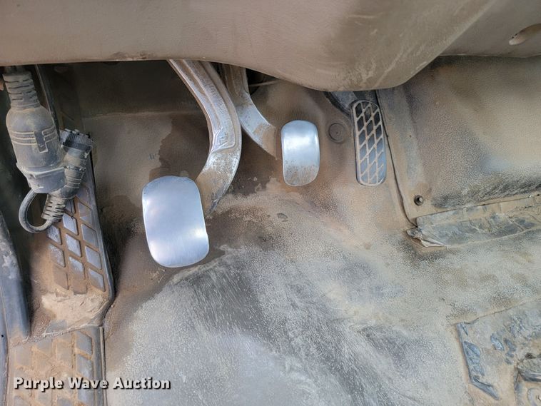 image for item JW9612 2005 Sterling LT9500  semi truck