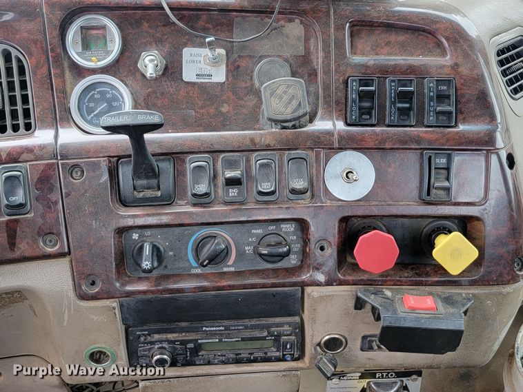 image for item JW9612 2005 Sterling LT9500  semi truck