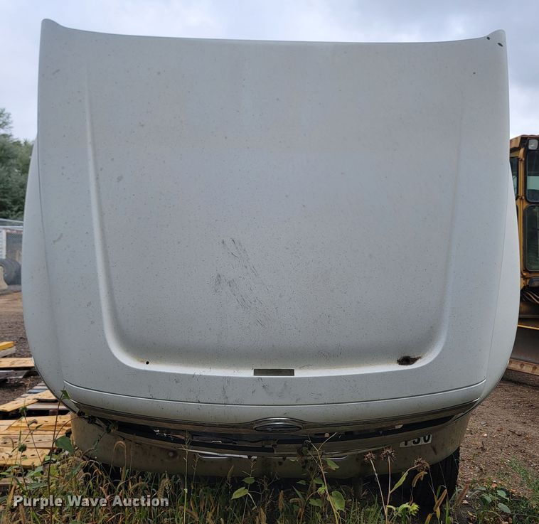 image for item JW9612 2005 Sterling LT9500  semi truck