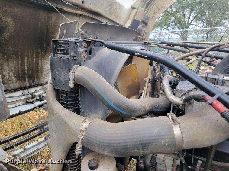 image for item JW9612 2005 Sterling LT9500  semi truck