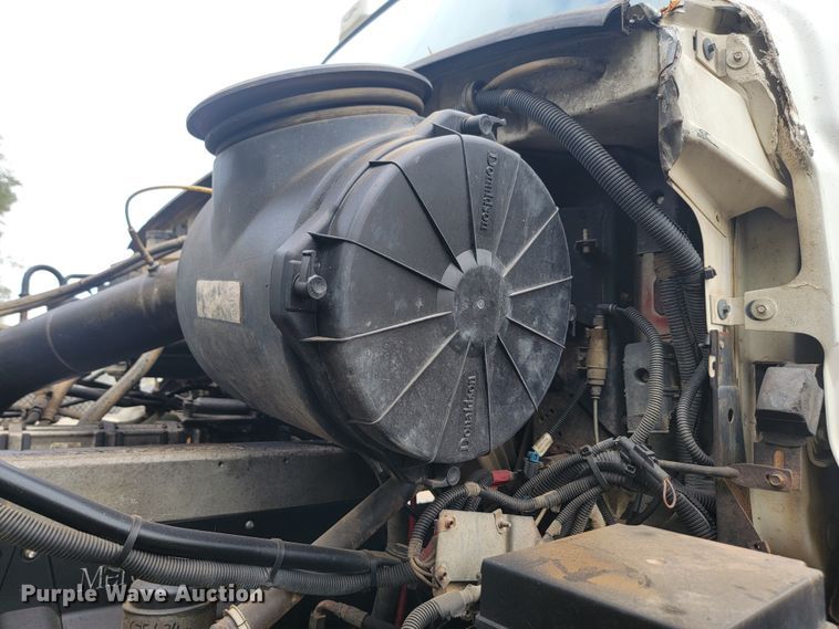 image for item JW9612 2005 Sterling LT9500  semi truck