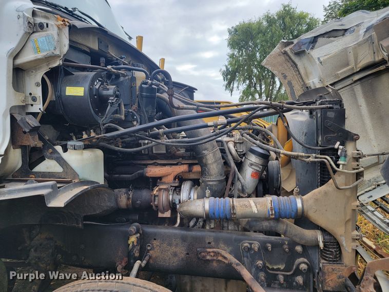 image for item JW9612 2005 Sterling LT9500  semi truck