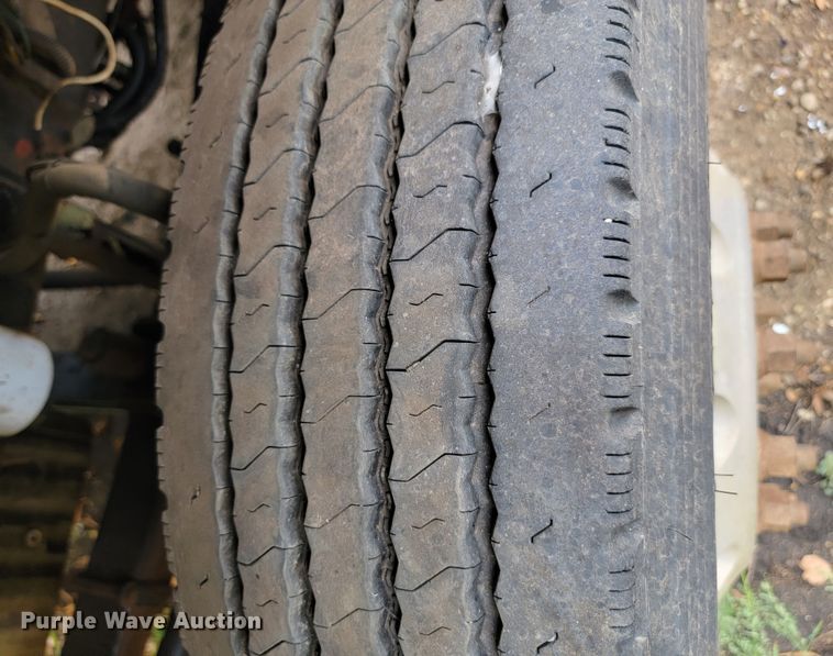 image for item JW9612 2005 Sterling LT9500  semi truck