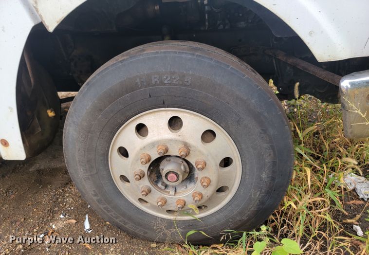 image for item JW9612 2005 Sterling LT9500  semi truck