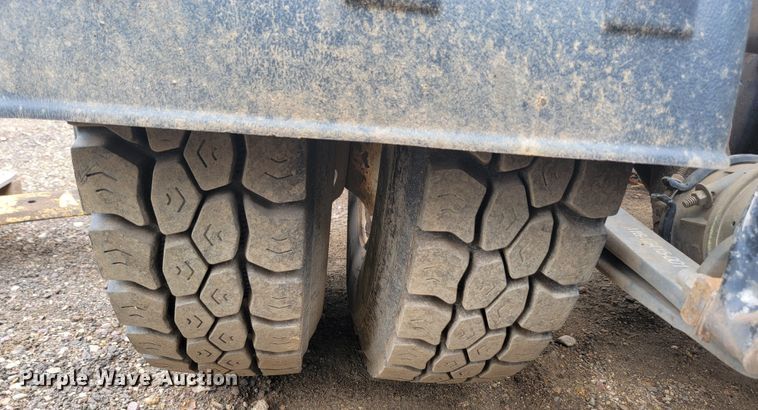 image for item JW9612 2005 Sterling LT9500  semi truck