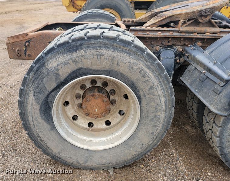 image for item JW9612 2005 Sterling LT9500  semi truck