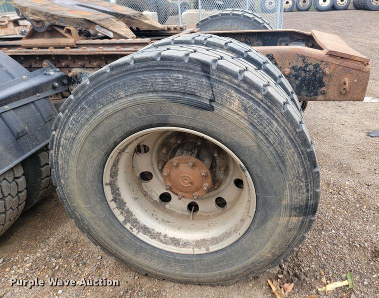 image for item JW9612 2005 Sterling LT9500  semi truck