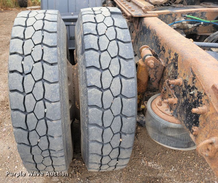 image for item JW9612 2005 Sterling LT9500  semi truck