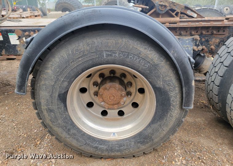 image for item JW9612 2005 Sterling LT9500  semi truck