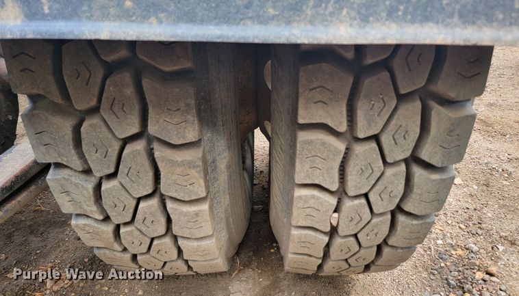 image for item JW9612 2005 Sterling LT9500  semi truck