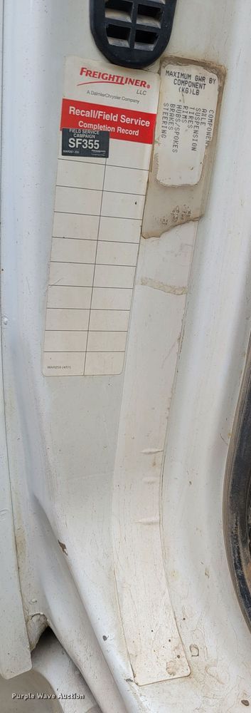 image for item JW9612 2005 Sterling LT9500  semi truck