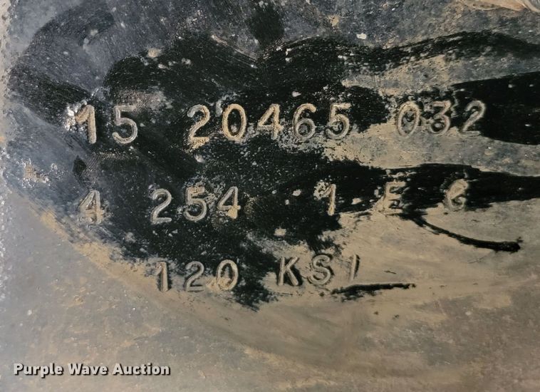 image for item JW9612 2005 Sterling LT9500  semi truck