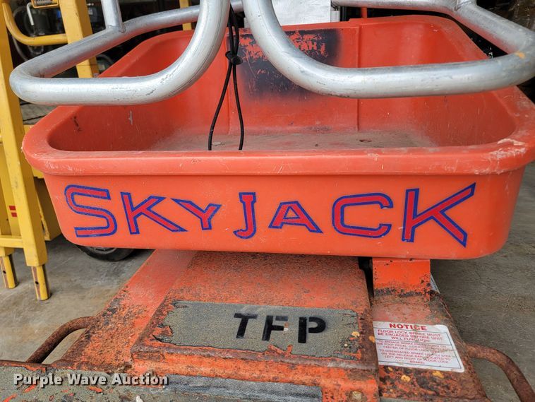 image for item JW9620 (2) vertical lifts