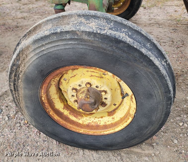 image for item JW9622 1963 John Deere 3010  tractor