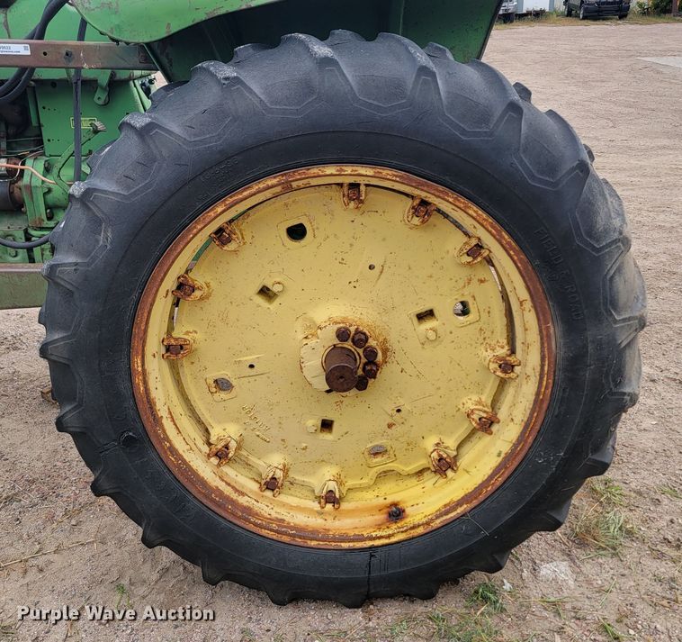 image for item JW9622 1963 John Deere 3010  tractor