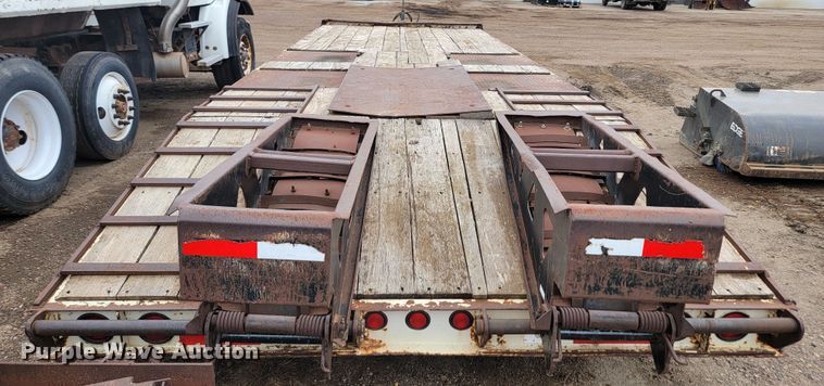 image for item JW9625 2001 Trail King TK 40LP  equipment trailer