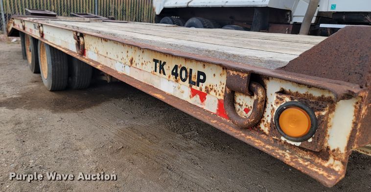 image for item JW9625 2001 Trail King TK 40LP  equipment trailer