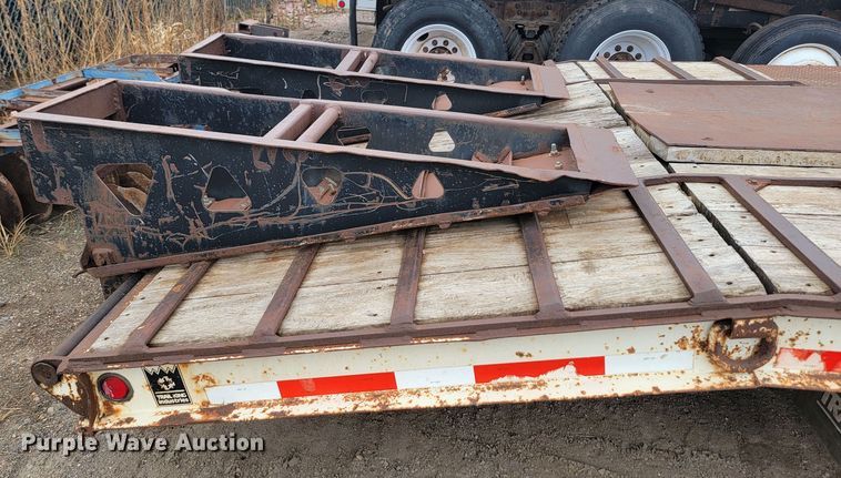 image for item JW9625 2001 Trail King TK 40LP  equipment trailer