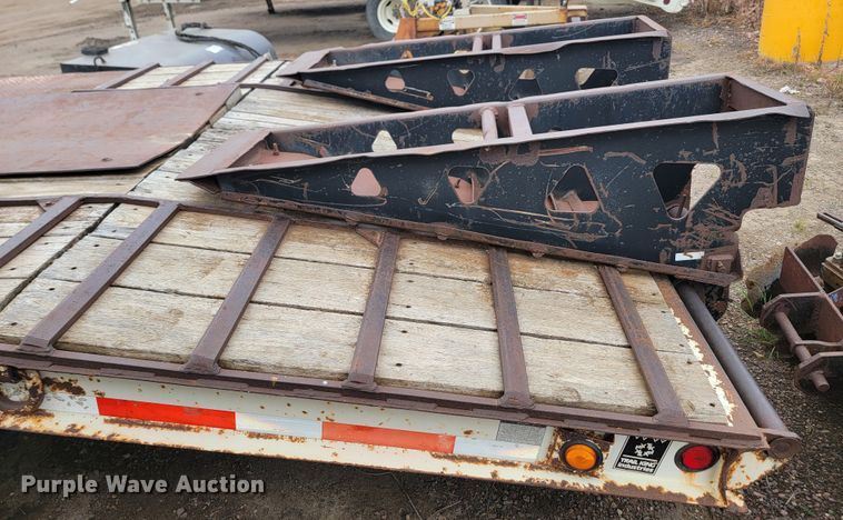 image for item JW9625 2001 Trail King TK 40LP  equipment trailer