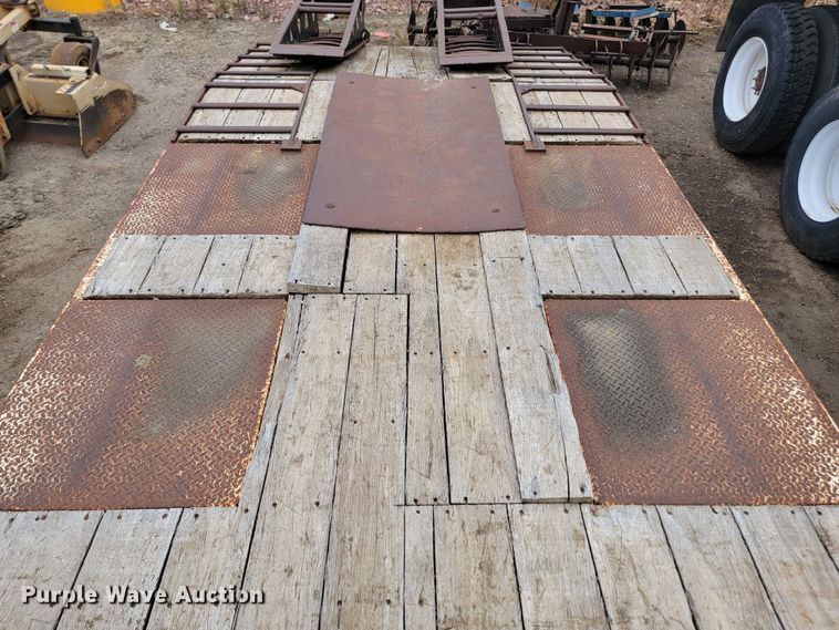 image for item JW9625 2001 Trail King TK 40LP  equipment trailer