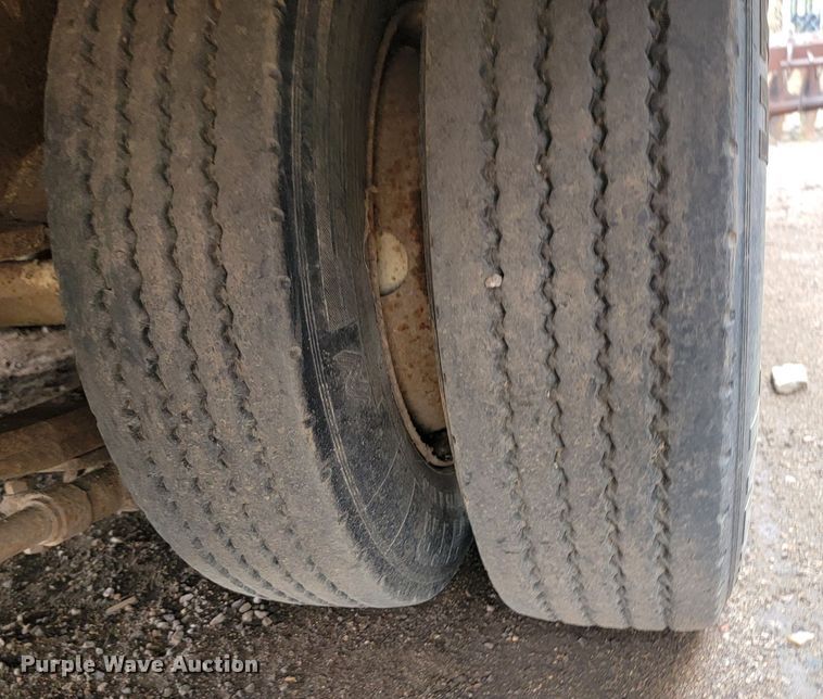 image for item JW9625 2001 Trail King TK 40LP  equipment trailer