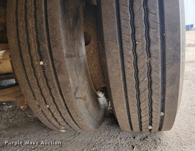 image for item JW9625 2001 Trail King TK 40LP  equipment trailer