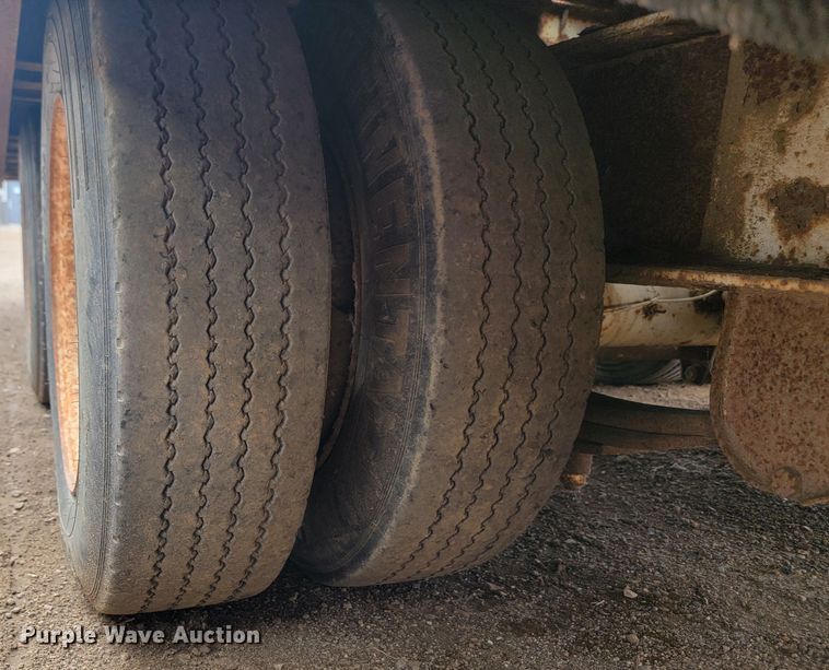 image for item JW9625 2001 Trail King TK 40LP  equipment trailer