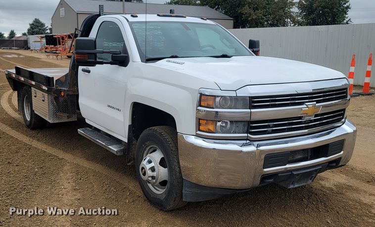 image for item JW9626 2015 Chevrolet Silverado 3500HD  flatbed pickup truck