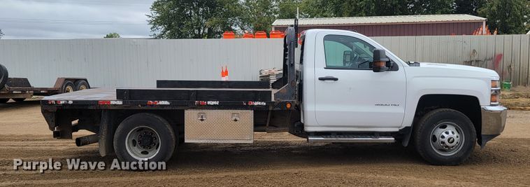 image for item JW9626 2015 Chevrolet Silverado 3500HD  flatbed pickup truck