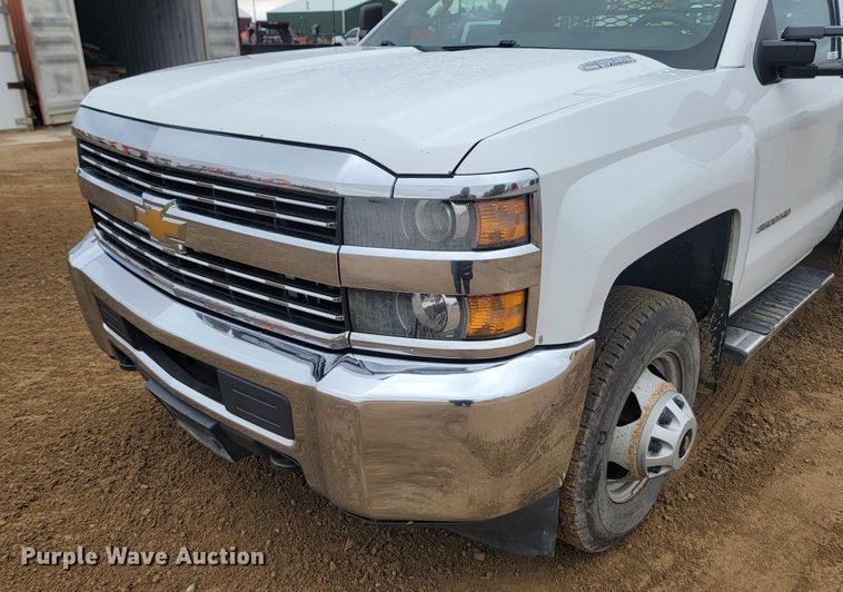 image for item JW9626 2015 Chevrolet Silverado 3500HD  flatbed pickup truck