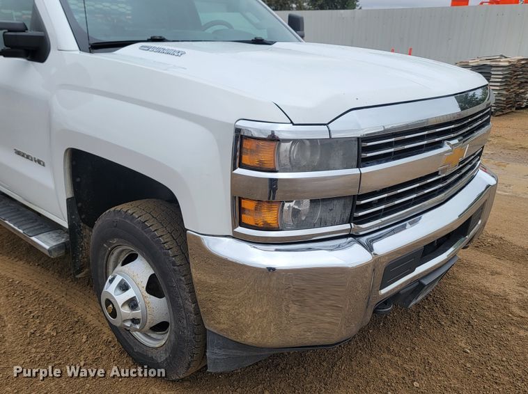 image for item JW9626 2015 Chevrolet Silverado 3500HD  flatbed pickup truck