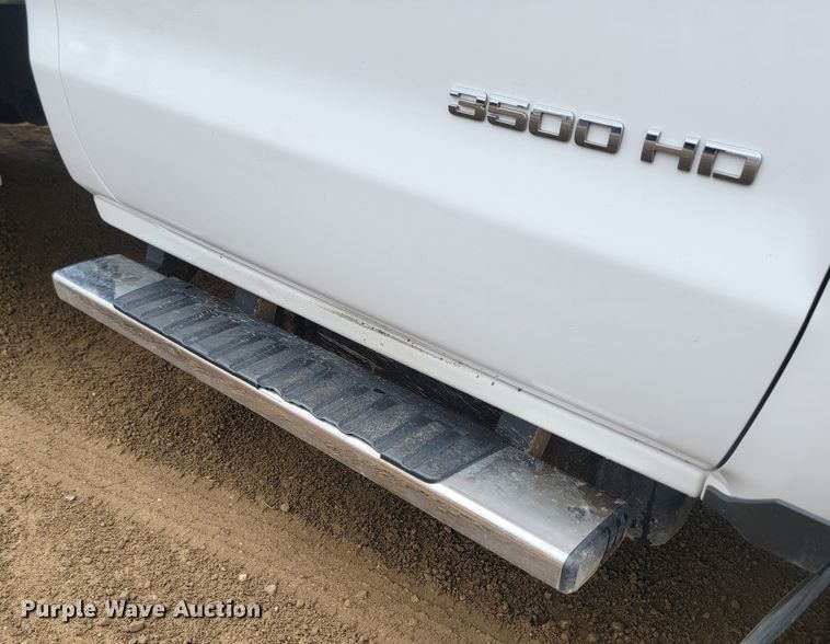 image for item JW9626 2015 Chevrolet Silverado 3500HD  flatbed pickup truck