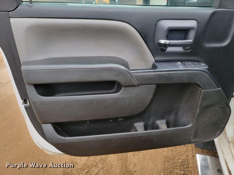 image for item JW9626 2015 Chevrolet Silverado 3500HD  flatbed pickup truck