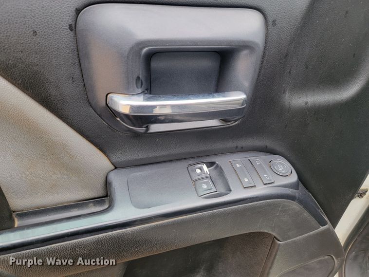 image for item JW9626 2015 Chevrolet Silverado 3500HD  flatbed pickup truck