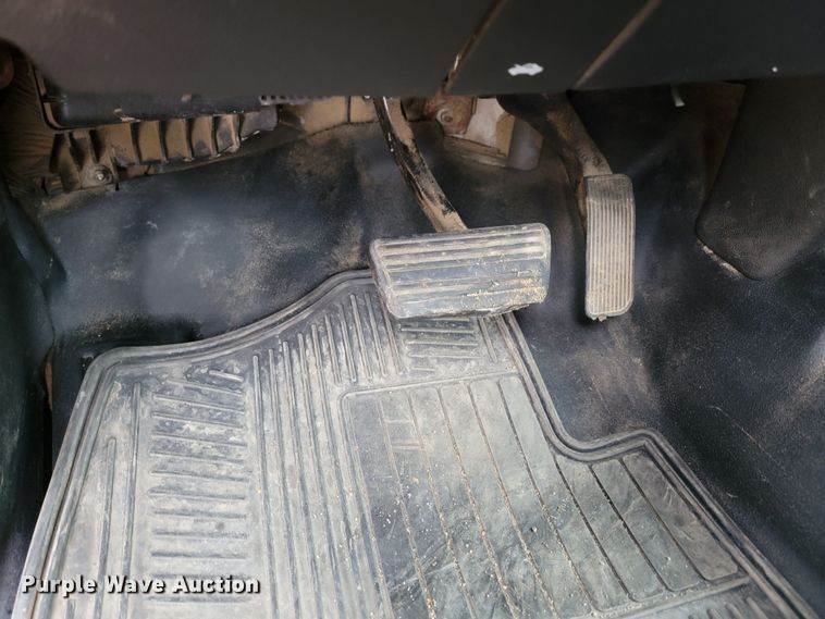 image for item JW9626 2015 Chevrolet Silverado 3500HD  flatbed pickup truck