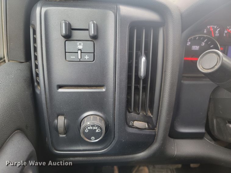 image for item JW9626 2015 Chevrolet Silverado 3500HD  flatbed pickup truck